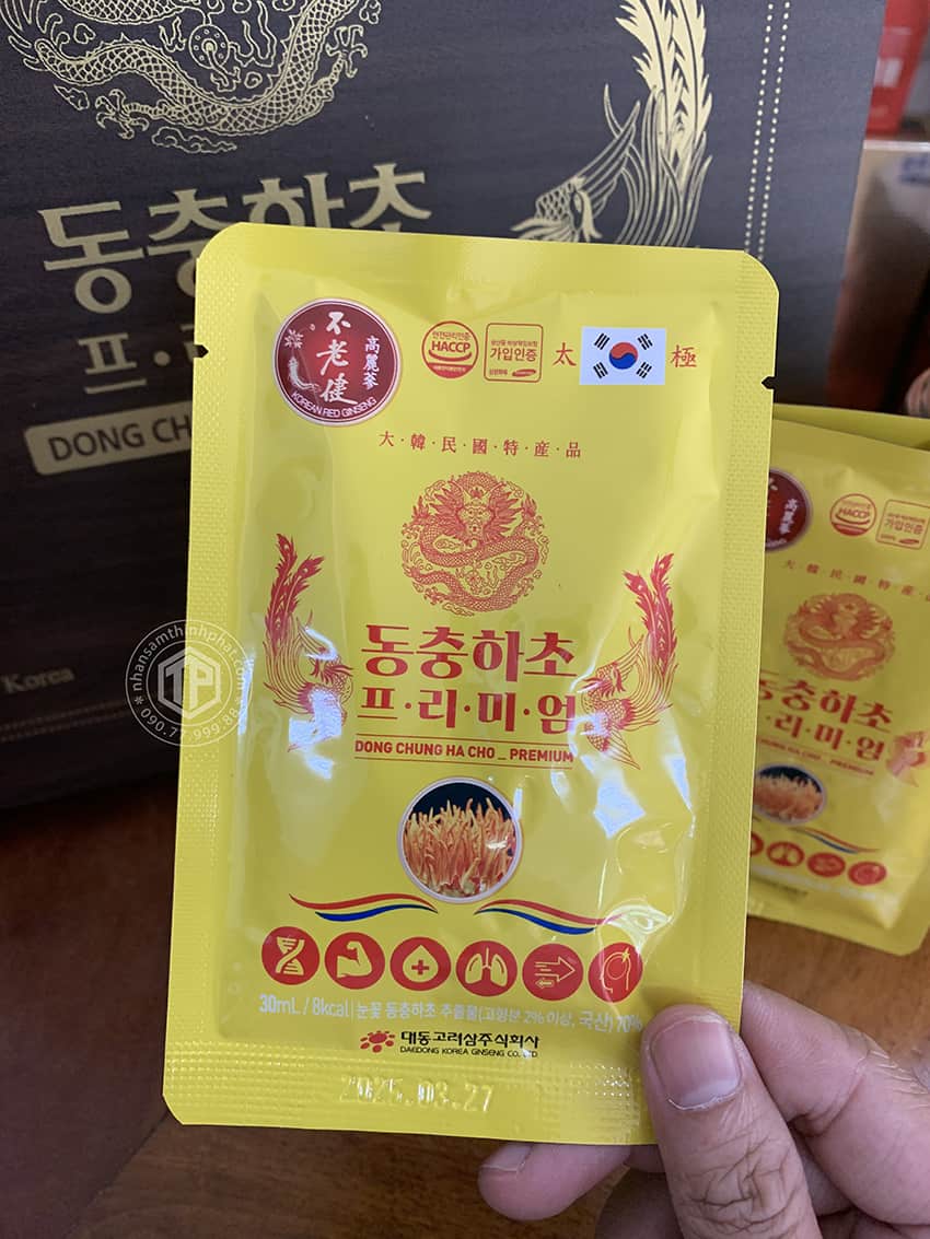 Nước đông trùng hạ thảo Hàn Quốc hộp 60 gói Nước đông trùng hạ thảo Hàn Quốc hộp 60 gói